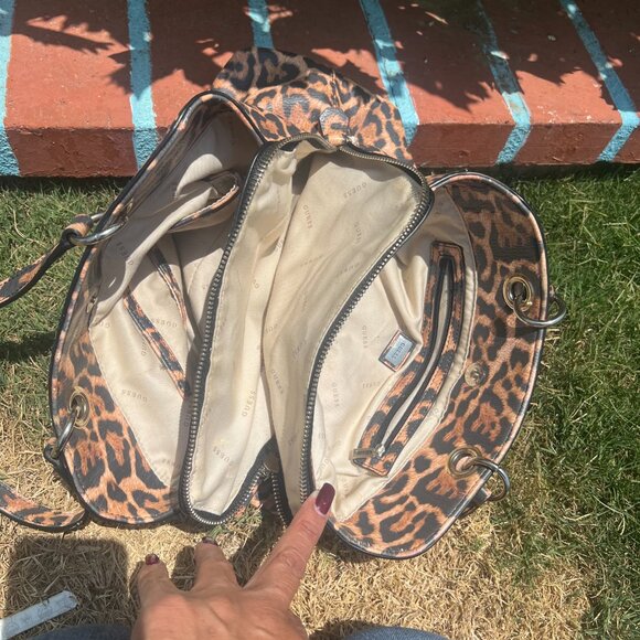 GUESS - Picture 3 of 3